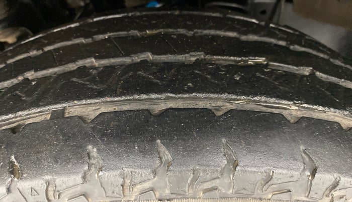 2016 Mahindra TUV300 T8, Diesel, Manual, 43,880 km, Left Front Tyre Tread