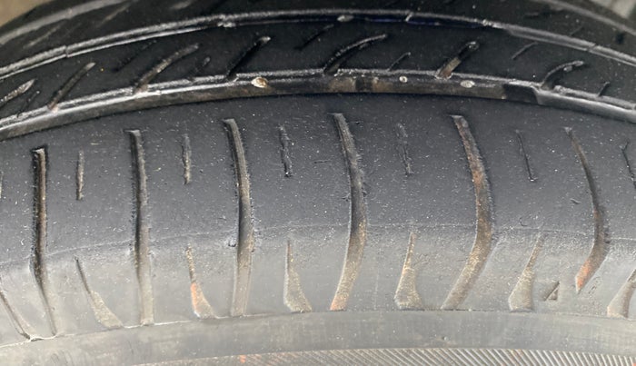 2015 Datsun Go Plus T, Petrol, Manual, 60,217 km, Right Front Tyre Tread