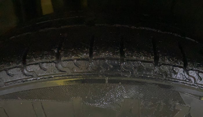2018 Maruti Dzire ZXI AMT, CNG, Automatic, 91,479 km, Right Rear Tyre Tread