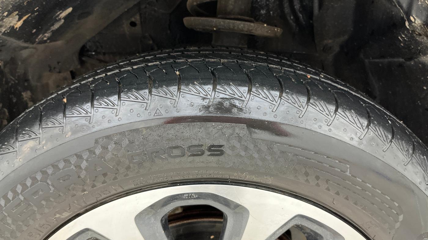2022 Maruti Grand Vitara ALPHA SMART HYBRID AT, Petrol, Automatic, 33,060 km, Left Front Tyre Tread