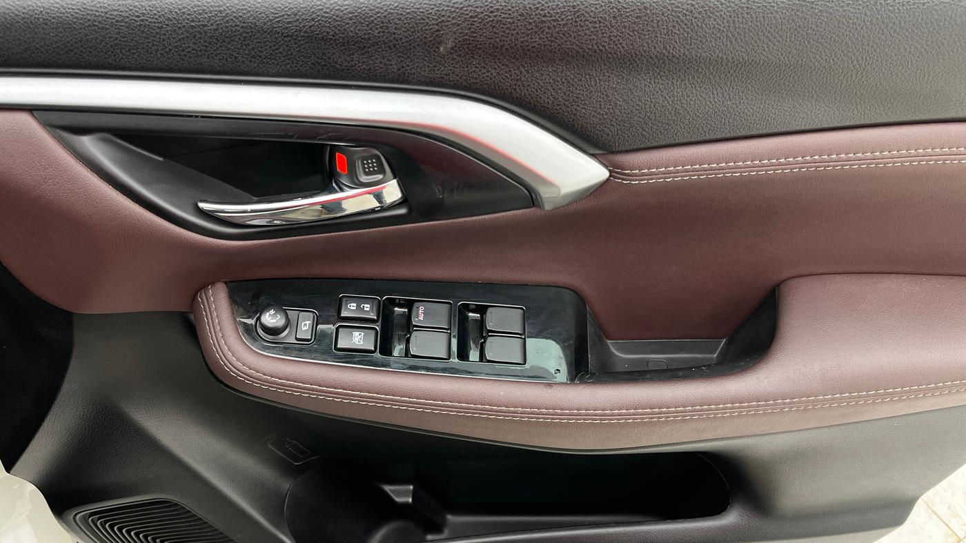2022 Maruti Grand Vitara ALPHA SMART HYBRID AT, Petrol, Automatic, 33,060 km, Driver Side Door Panels Control