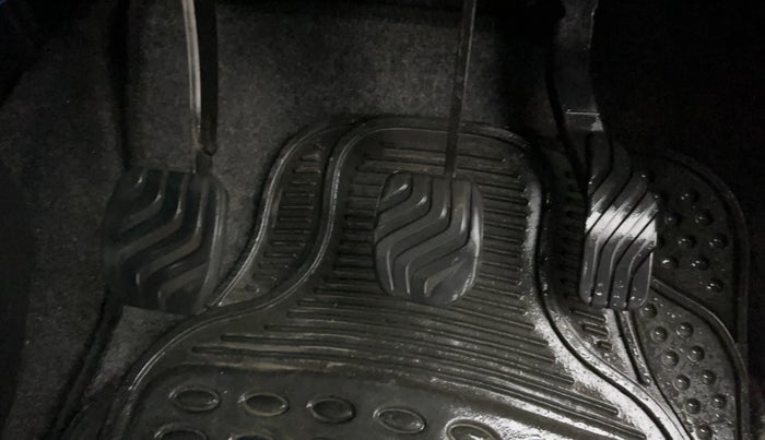 2017 Datsun Redi Go S 1.0, Petrol, Manual, 45,763 km, Pedals