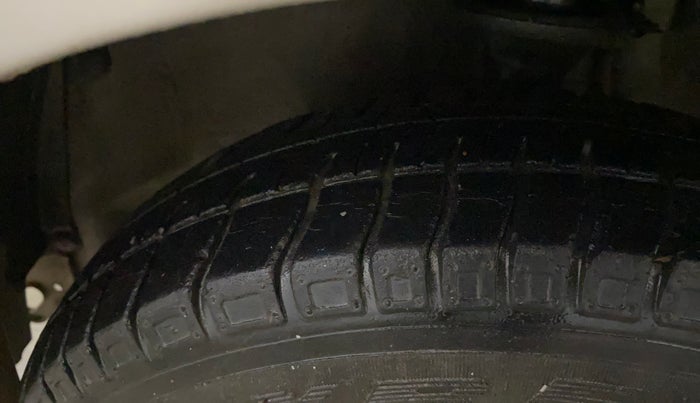 2014 Maruti Alto 800 LXI, Petrol, Manual, 34,948 km, Left Front Tyre Tread
