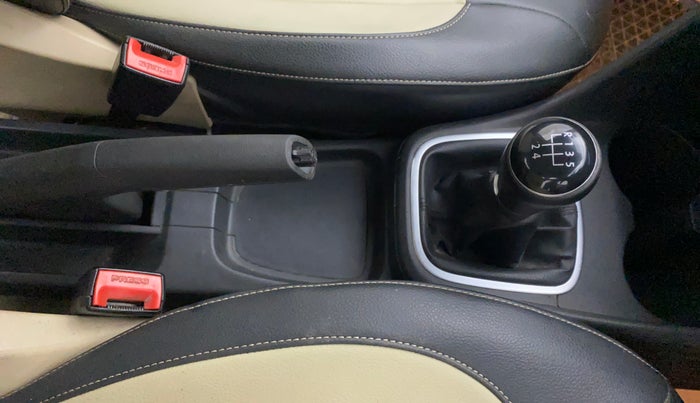 2016 Volkswagen Polo HIGHLINE1.2L, Petrol, Manual, 76,285 km, Gear Lever