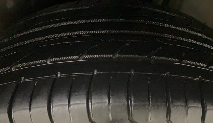 2016 Volkswagen Polo HIGHLINE1.2L, Petrol, Manual, 76,285 km, Left Rear Tyre Tread