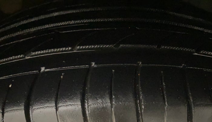 2016 Volkswagen Polo HIGHLINE1.2L, Petrol, Manual, 76,285 km, Right Front Tyre Tread