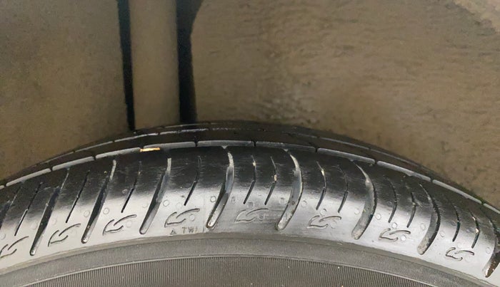 2016 Ford Ecosport TITANIUM 1.5L DIESEL, Diesel, Manual, 99,810 km, Right Rear Tyre Tread