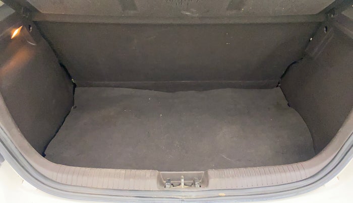 2011 Hyundai i20 MAGNA O 1.2, Petrol, Manual, 87,835 km, Boot Inside