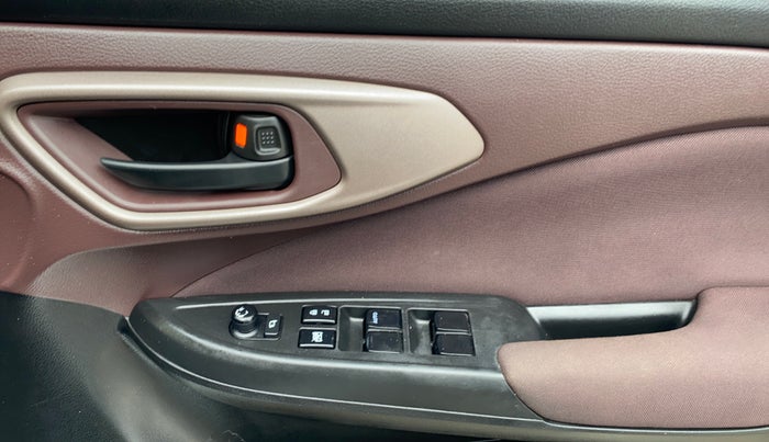 2023 Maruti FRONX DELTA PLUS 1.2L AGS, Petrol, Automatic, 48,912 km, Driver Side Door Panels Control