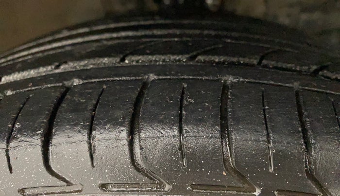 2014 Honda Brio VX AT, Petrol, Automatic, 63,822 km, Right Front Tyre Tread