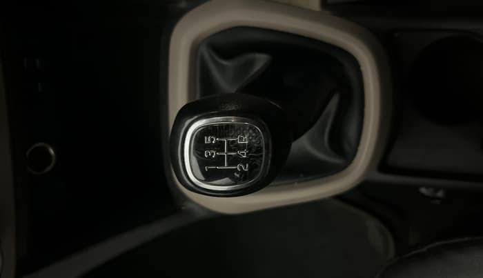 2017 Hyundai Grand i10 SPORTZ (O) 1.2 KAPPA VTVT, Petrol, Manual, 54,543 km, Gear Lever