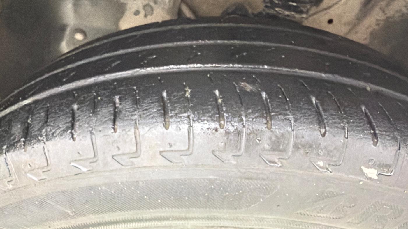 2020 Maruti IGNIS ALPHA 1.2 AMT, Petrol, Automatic, 61,516 km, Left Front Tyre Tread