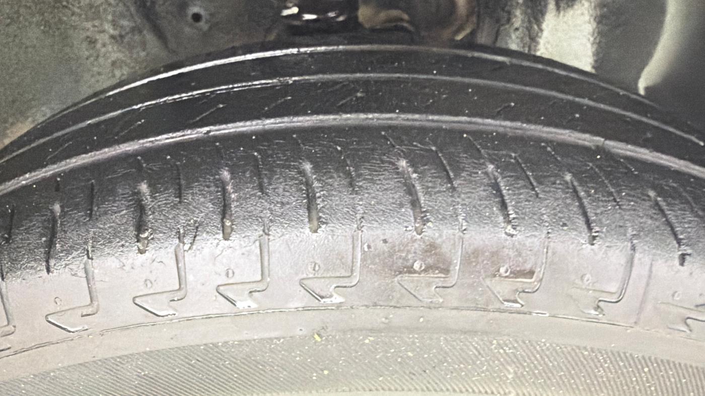 2020 Maruti IGNIS ALPHA 1.2 AMT, Petrol, Automatic, 61,516 km, Right Front Tyre Tread