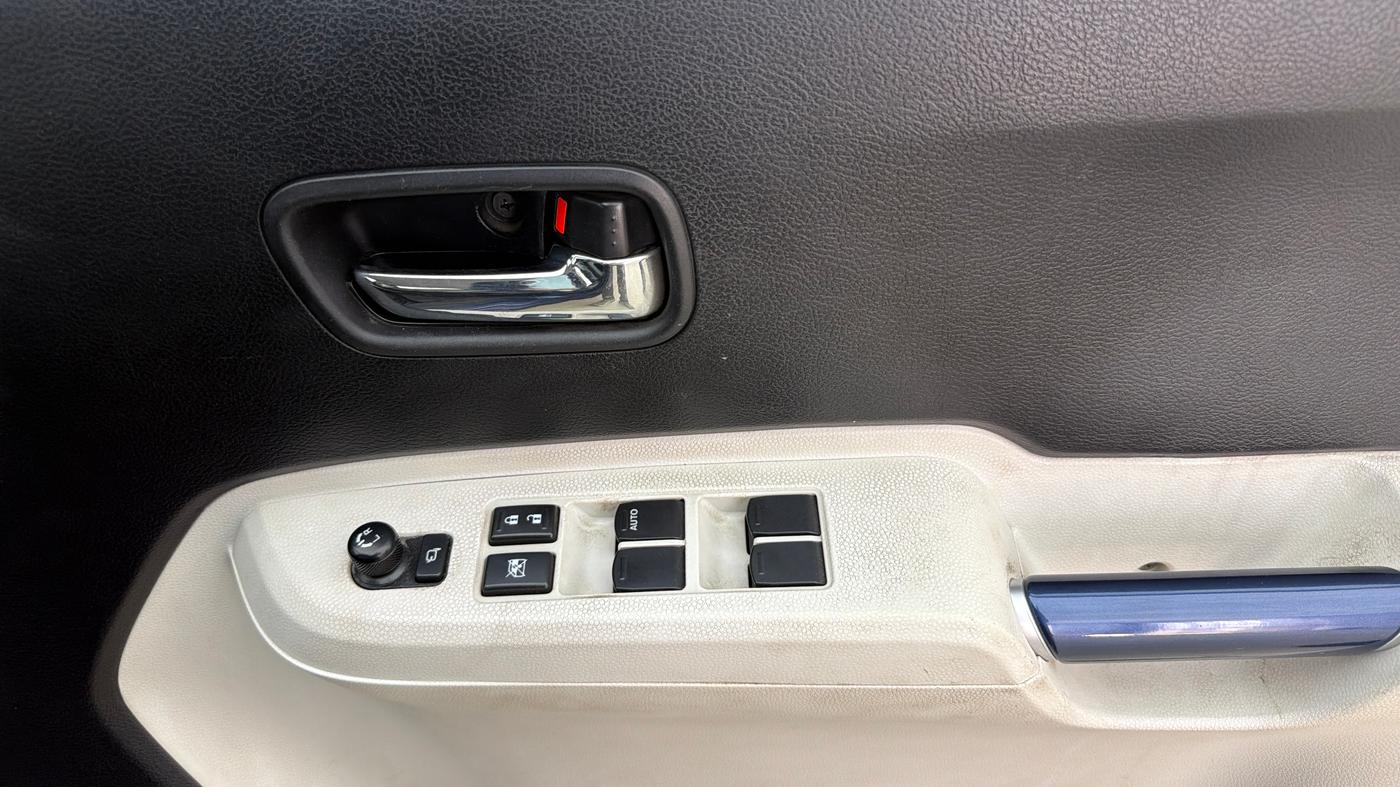 2020 Maruti IGNIS ALPHA 1.2 AMT, Petrol, Automatic, 61,516 km, Driver Side Door Panels Control