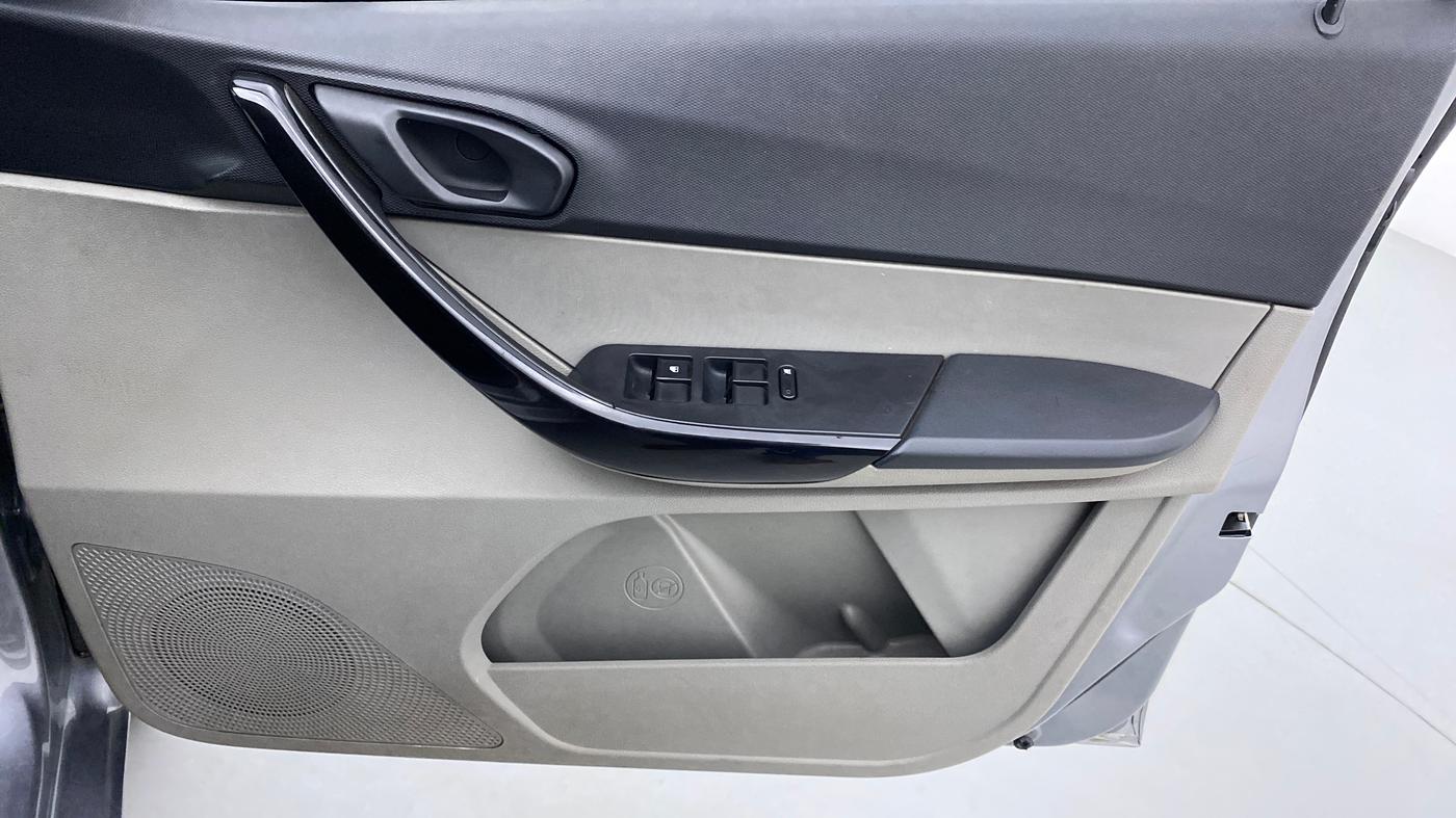 2019 Tata Tiago XT 1.2 REVOTRON, Petrol, Manual, 19,586 km, Driver Side Door Panels Control