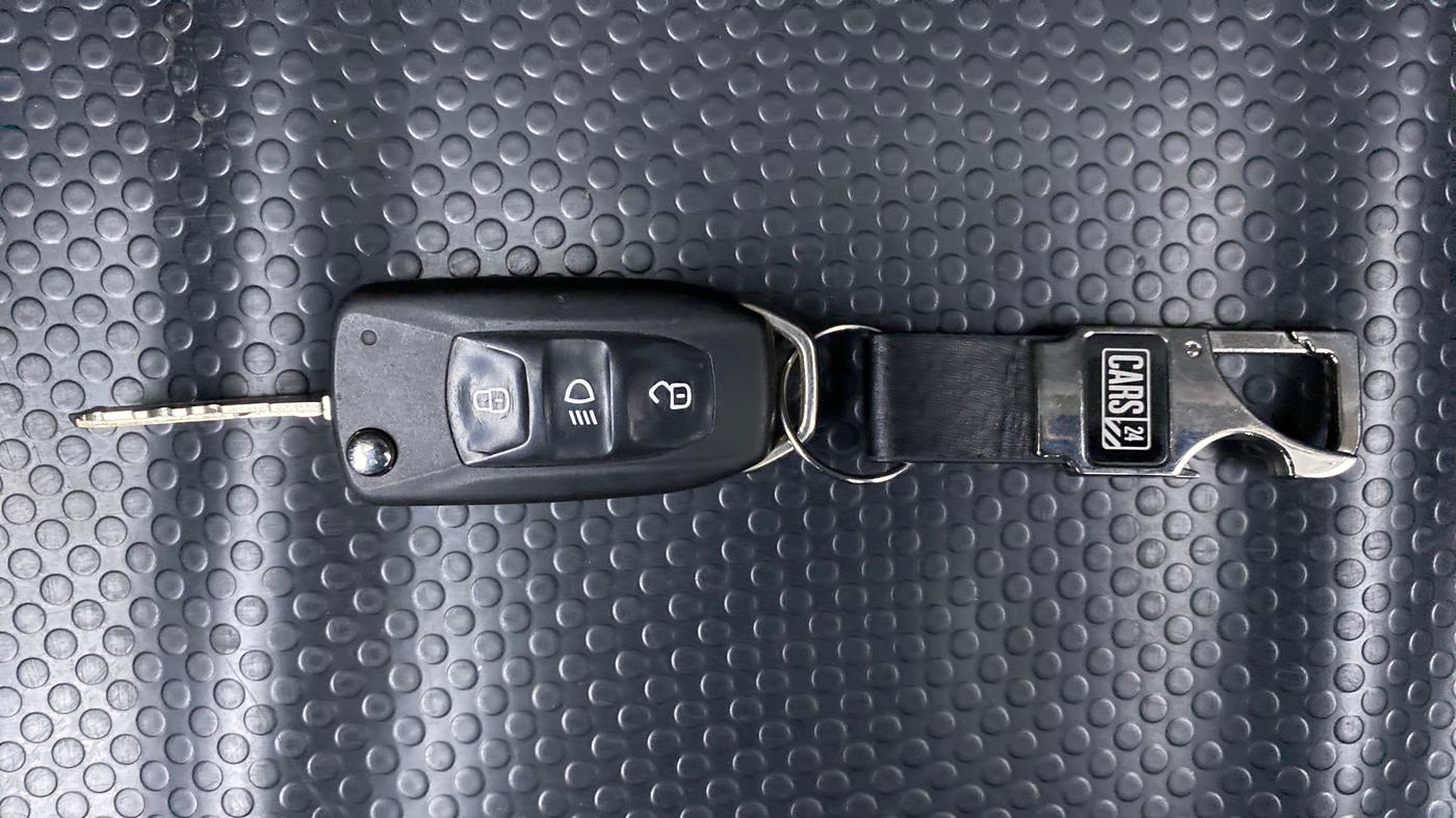 2019 Tata Tiago XT 1.2 REVOTRON, Petrol, Manual, 19,586 km, Key Close Up