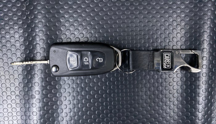 2019 Tata Tiago XT 1.2 REVOTRON, Petrol, Manual, 19,586 km, Key Close Up