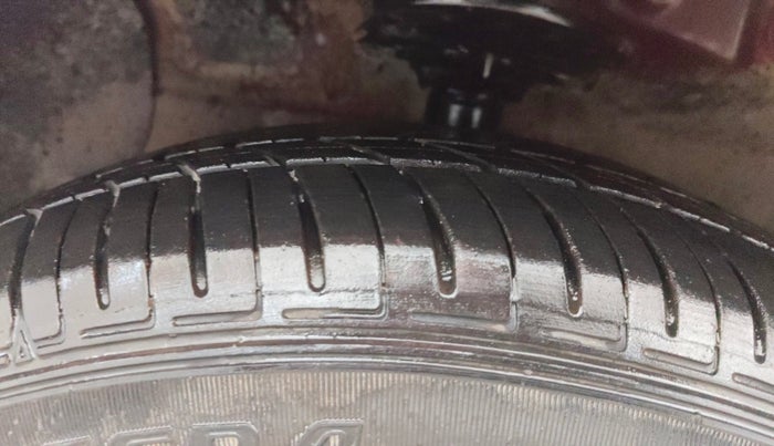 2015 Hyundai Grand i10 SPORTZ 1.2 KAPPA VTVT, Petrol, Manual, 1,38,176 km, Left Front Tyre Tread