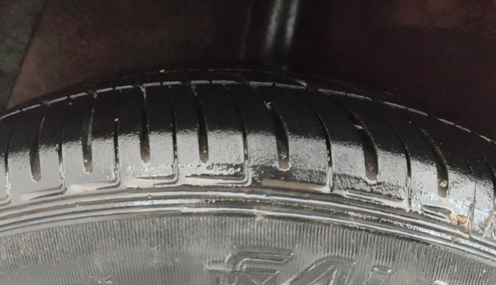 2015 Hyundai Grand i10 SPORTZ 1.2 KAPPA VTVT, Petrol, Manual, 1,38,176 km, Right Rear Tyre Tread