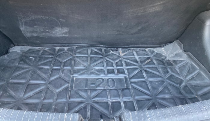 2015 Hyundai Grand i10 ASTA AT 1.2 KAPPA VTVT, Petrol, Automatic, 30,808 km, Boot Inside