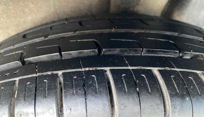 2015 Hyundai Grand i10 ASTA AT 1.2 KAPPA VTVT, Petrol, Automatic, 30,808 km, Left Rear Tyre Tread