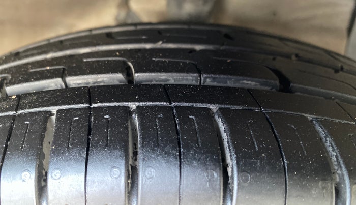 2015 Hyundai Grand i10 ASTA AT 1.2 KAPPA VTVT, Petrol, Automatic, 30,808 km, Right Front Tyre Tread