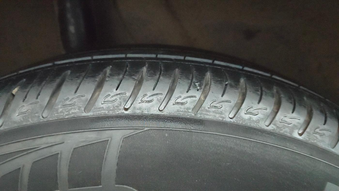 2019 Hyundai VENUE SX PLUS 1.0 TURBO DCT, Petrol, Automatic, 1,15,923 km, Right Rear Tyre Tread