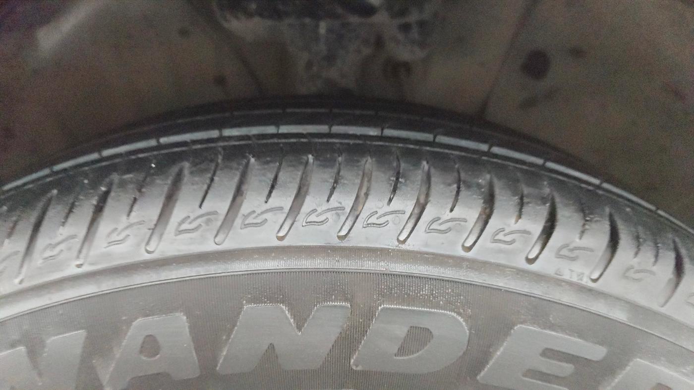 2019 Hyundai VENUE SX PLUS 1.0 TURBO DCT, Petrol, Automatic, 1,15,923 km, Right Front Tyre Tread