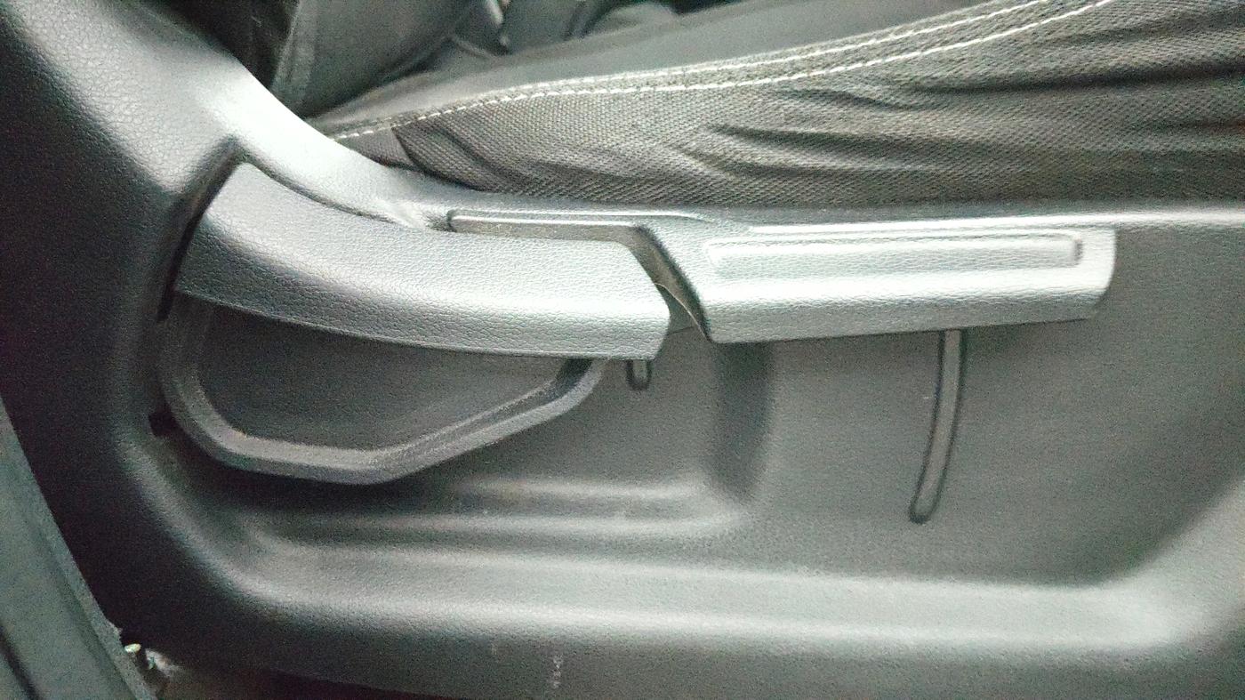 2019 Hyundai VENUE SX PLUS 1.0 TURBO DCT, Petrol, Automatic, 1,15,923 km, Driver Side Adjustment Panel