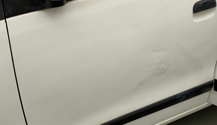 2016 Maruti Wagon R 1.0 LXI CNG, CNG, Manual, 87,498 km, Front passenger door - Slightly dented