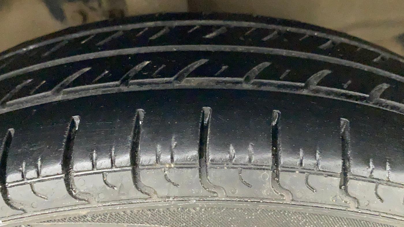 2016 Maruti Wagon R 1.0 LXI CNG, CNG, Manual, 87,498 km, Right Front Tyre Tread