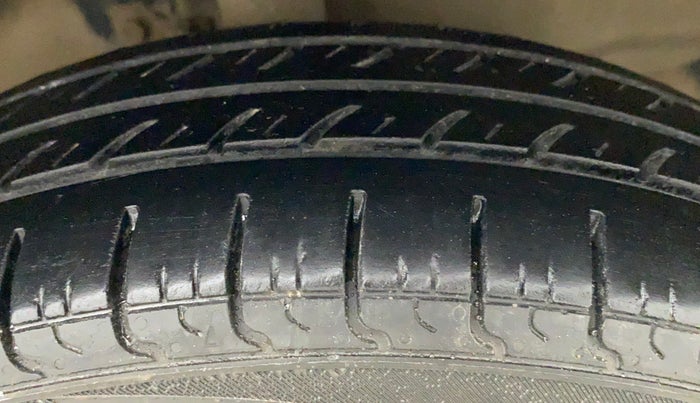 2016 Maruti Wagon R 1.0 LXI CNG, CNG, Manual, 87,498 km, Right Front Tyre Tread