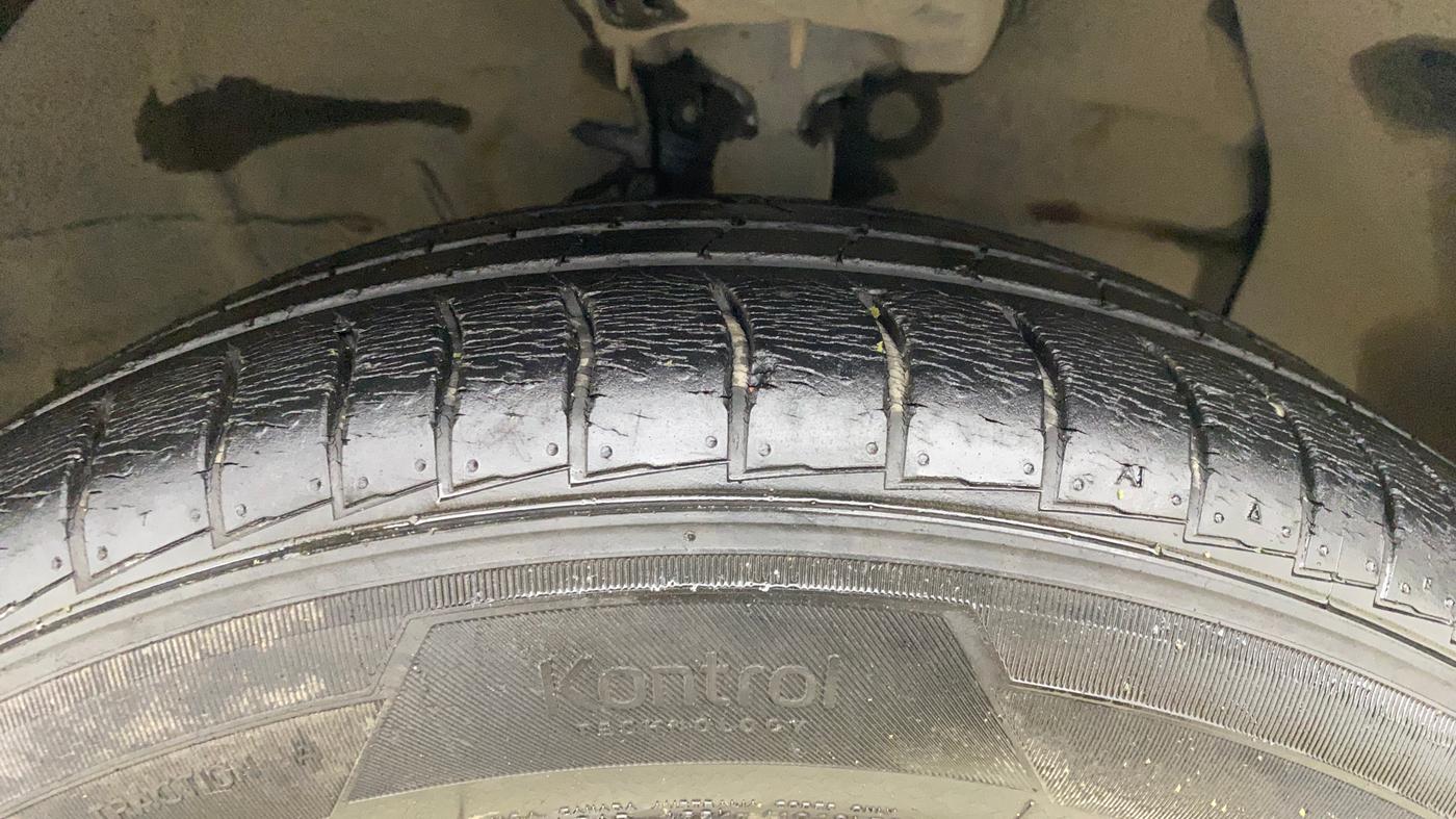 2018 Hyundai NEW SANTRO SPORTZ AMT, CNG, Automatic, 24,480 km, Right Front Tyre Tread