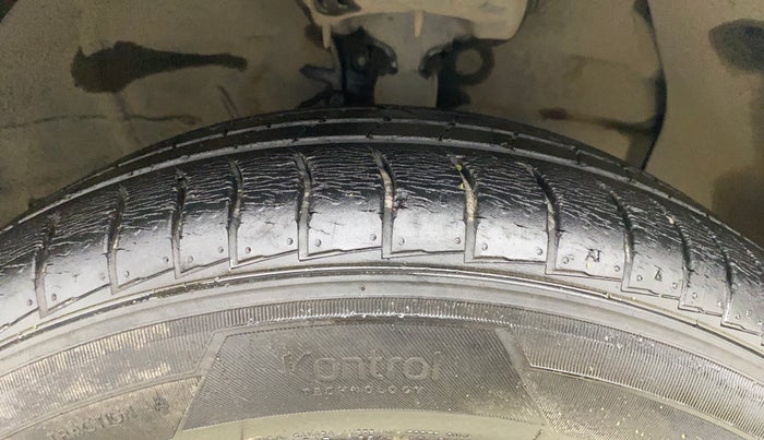 2018 Hyundai NEW SANTRO SPORTZ AMT, CNG, Automatic, 24,480 km, Right Front Tyre Tread