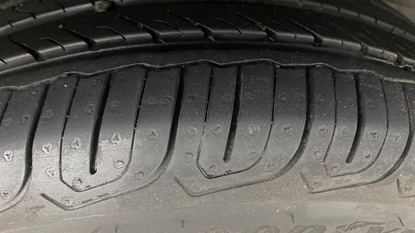 2015 Honda Brio VX AT, Petrol, Automatic, 72,594 km, Right Rear Tyre Tread