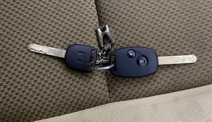 2015 Honda Brio VX AT, Petrol, Automatic, 72,594 km, Key Close Up