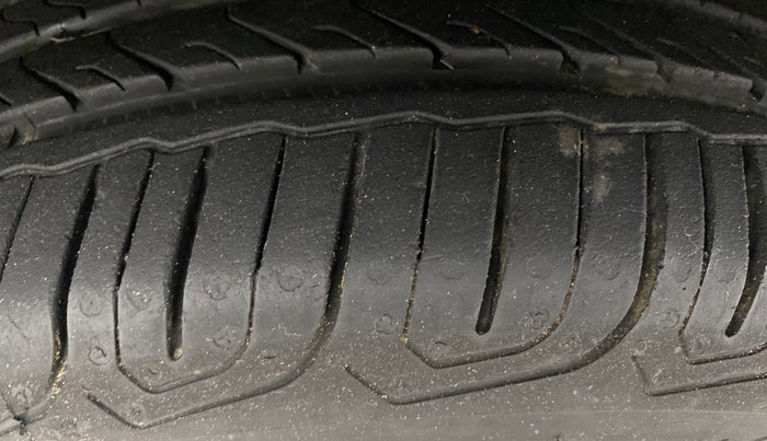 2015 Honda Brio VX AT, Petrol, Automatic, 72,594 km, Left Front Tyre Tread