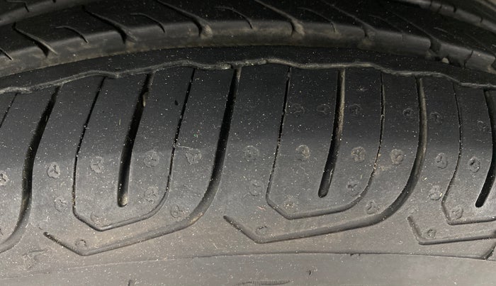 2015 Honda Brio VX AT, Petrol, Automatic, 72,594 km, Left Rear Tyre Tread