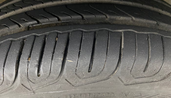 2015 Honda Brio VX AT, Petrol, Automatic, 72,594 km, Right Front Tyre Tread