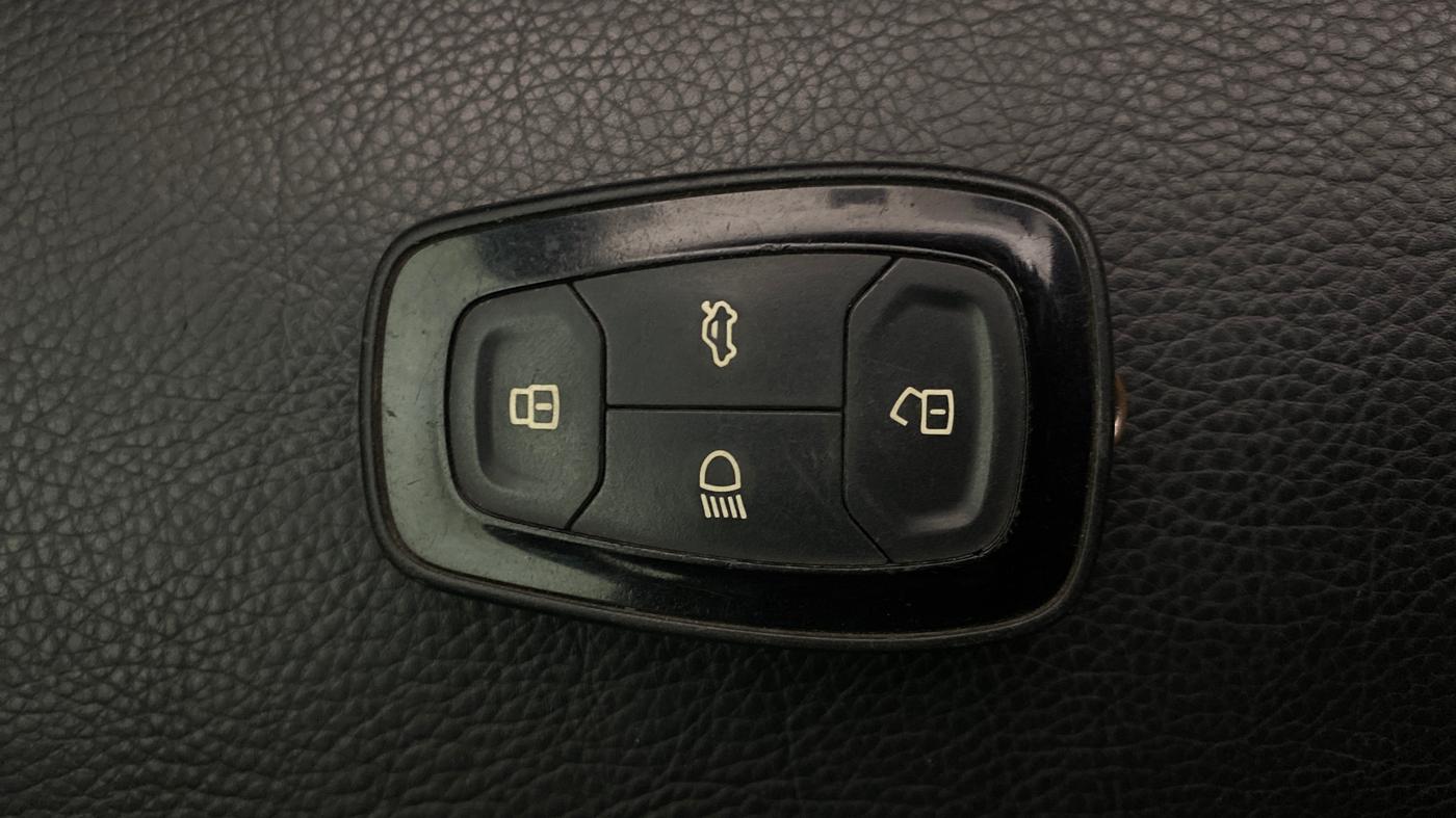 2018 Tata NEXON XZ PLUS PETROL, Petrol, Manual, 84,572 km, Key Close Up