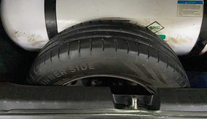 2017 Maruti Baleno DELTA PETROL 1.2, CNG, Manual, 1,24,815 km, Spare Tyre