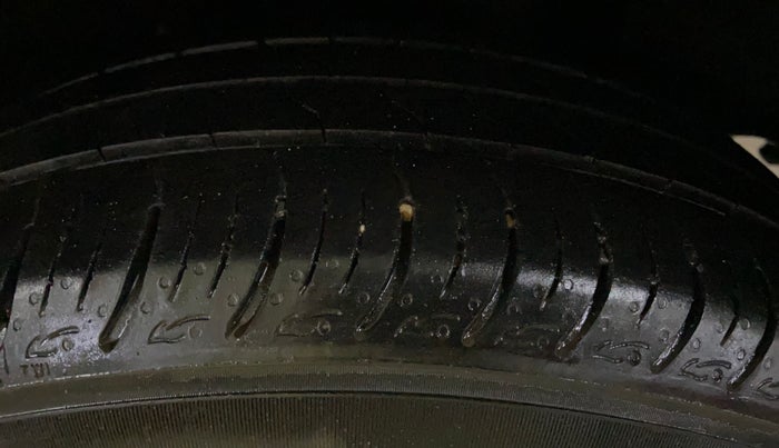 2017 Maruti Baleno DELTA PETROL 1.2, CNG, Manual, 1,24,815 km, Left Rear Tyre Tread