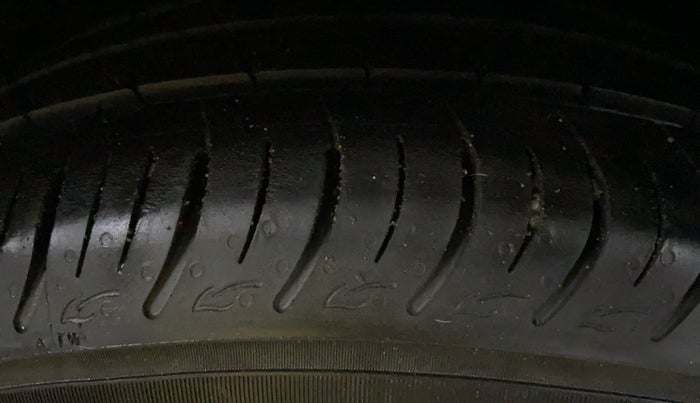 2017 Maruti Baleno DELTA PETROL 1.2, CNG, Manual, 1,24,815 km, Right Rear Tyre Tread