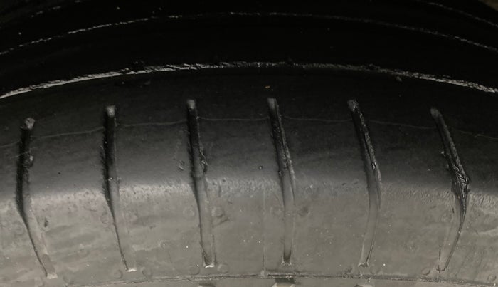 2022 KIA CARENS LUXURY PLUS 1.5 DIESEL AT 7 STR, Diesel, Automatic, 83,166 km, Left Rear Tyre Tread