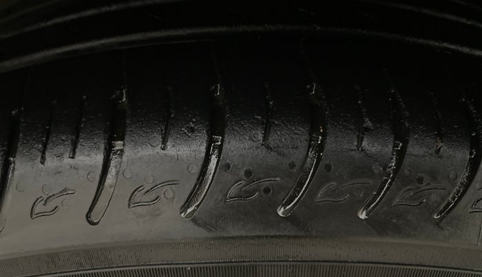 2022 KIA CARENS LUXURY PLUS 1.5 DIESEL AT 7 STR, Diesel, Automatic, 83,166 km, Left Front Tyre Tread