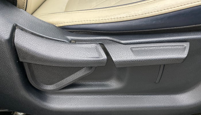 2022 KIA CARENS LUXURY PLUS 1.5 DIESEL AT 7 STR, Diesel, Automatic, 83,166 km, Driver Side Adjustment Panel