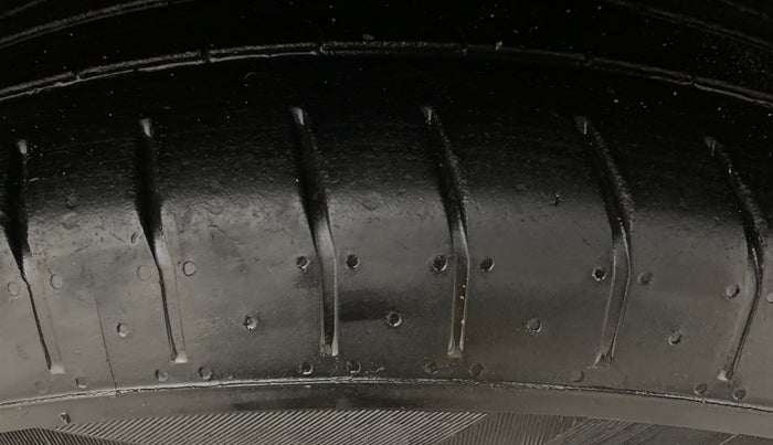 2022 KIA CARENS LUXURY PLUS 1.5 DIESEL AT 7 STR, Diesel, Automatic, 83,166 km, Right Front Tyre Tread