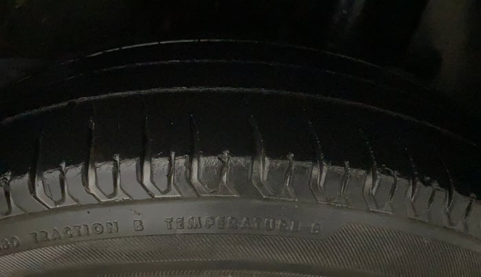 2019 Maruti Swift VXI AMT, Petrol, Automatic, 33,594 km, Left Rear Tyre Tread