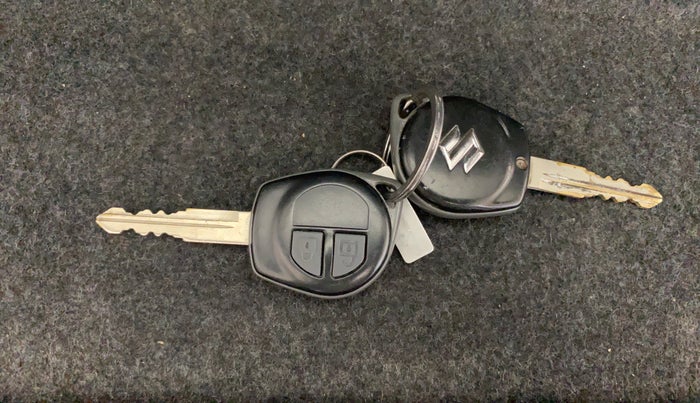 2016 Maruti Swift VXI, Petrol, Manual, 67,042 km, Key Close Up