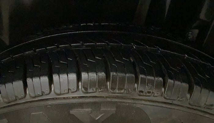 2016 Maruti Swift VXI, Petrol, Manual, 67,042 km, Left Rear Tyre Tread